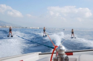  Trio di sci nautico 